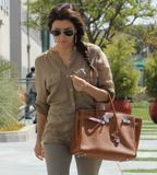 th_44409_celebrity_paradise.com_EvaLongoria2011_04_14_headstoameetinginSantaMonicaTheElder_6_122_10lo.jpg