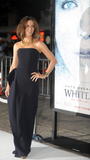 th_21066_Kate_Beckinsale_-_Whiteout_premiere_in_Los_Angeles_-_September_9_2009_024_122_102lo.jpg