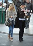 Sienna Miller (Сиенна Миллер) Th_27602_Preppie_-_Sienna_Miller_out_and_about_in_New_York_City_-_Dec._10_2009_810_122_104lo