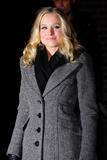 th_11870_KristenBell_Late_Show_With_Letterman_outside_29_122_126lo.jpg