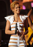 th_13493_Rihanna_2009_American_Music_Awards_Perfomance_88_122_150lo.jpg