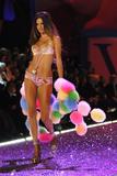 th_17685_Adriana_Lima-Victorias_Secret_Fashion_Show_2005-11-09-2005-Ripped_by_kroqjock-HQ13_122_159lo.jpg