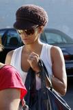 th_38934_Halle_Berry_leaves_her_yoga_lesson_in_LA_14_122_216lo.jpg