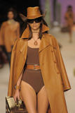 th_43557_md-aufeminin.com-ss09-rtw-paris-w-hermes-001-fpall5zb_122_245lo.jpg