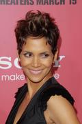 th_77051_HalleBerryAttendingLAPremiereOfTheCallTheArclightTheaterInHollywoodCa03.05.201325_122_252lo.jpg