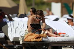 http://img230.imagevenue.com/loc343/th_312899444_Mischa_Barton_Bikini_Candids_on_the_Beach_in_Miami_December_27_2011_276_122_343lo.jpg