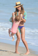 http://img230.imagevenue.com/loc37/th_16256_jessica62_123_37lo.JPG
