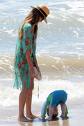 http://img230.imagevenue.com/loc374/th_16167_jessica50_123_374lo.JPG