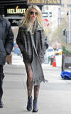 th_35680_Taylor_Momsen_heads_to_the_set_of_Gossip_Girl_in_New_York_City_-_December_14_2009_011_122_396lo.jpg
