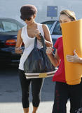 th_38852_Halle_Berry_leaves_her_yoga_lesson_in_LA_10_122_440lo.jpg