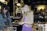 th_26888_KristenBell_shops_at_Henri_Bendel_07_122_462lo.jpg