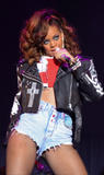 th_41584_celebrity_paradise.com_Rihanna_V_Festivall_083_122_508lo.JPG