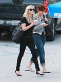 th_72103_Preppie_-_Reese_Witherspoon_stops_for_coffee_in_Santa_Monica_-_Jan._16_2010_398_122_52lo.jpg