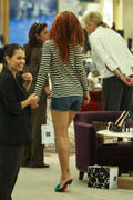 th_946550982_Rihanna_BeverlyHillsJuly282011_J0001_022_122_524lo.jpg