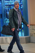 http://img230.imagevenue.com/loc589/th_535029182_Jensen_Ackles_Departing_Vancouver5_122_589lo.jpg