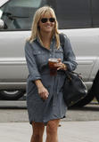 th_02883_Reese_Witherspoon_Out_for_Lunch_in_Brentwood_October_22_2012_015_122_600lo.jpg