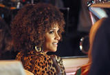 th_76010_Halle_Berry_on_set_of_Frankie_and_Alice_01_122_89lo.jpg
