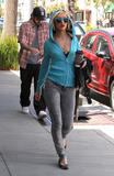 http://img230.imagevenue.com/loc512/th_10422_Christina_Aguilera__her_husband___Step_out_to_do_a_bit_of_shopping_in_Beverly_Hills_26.03.2010__05_122_512lo.jpg