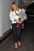 http://img230.imagevenue.com/loc529/th_992590319_Hilary_Duff_out_for_a_birthday_dinner1_122_529lo.jpg