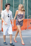 http://img230.imagevenue.com/loc541/th_80467_blake-lively-on-set-of-gossip-girl-in-nyc-20090903-21_122_541lo.jpg