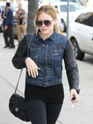 http://img230.imagevenue.com/loc583/th_698564412_Hilary_Duff_shops_afte_her_Workout6_122_583lo.jpg